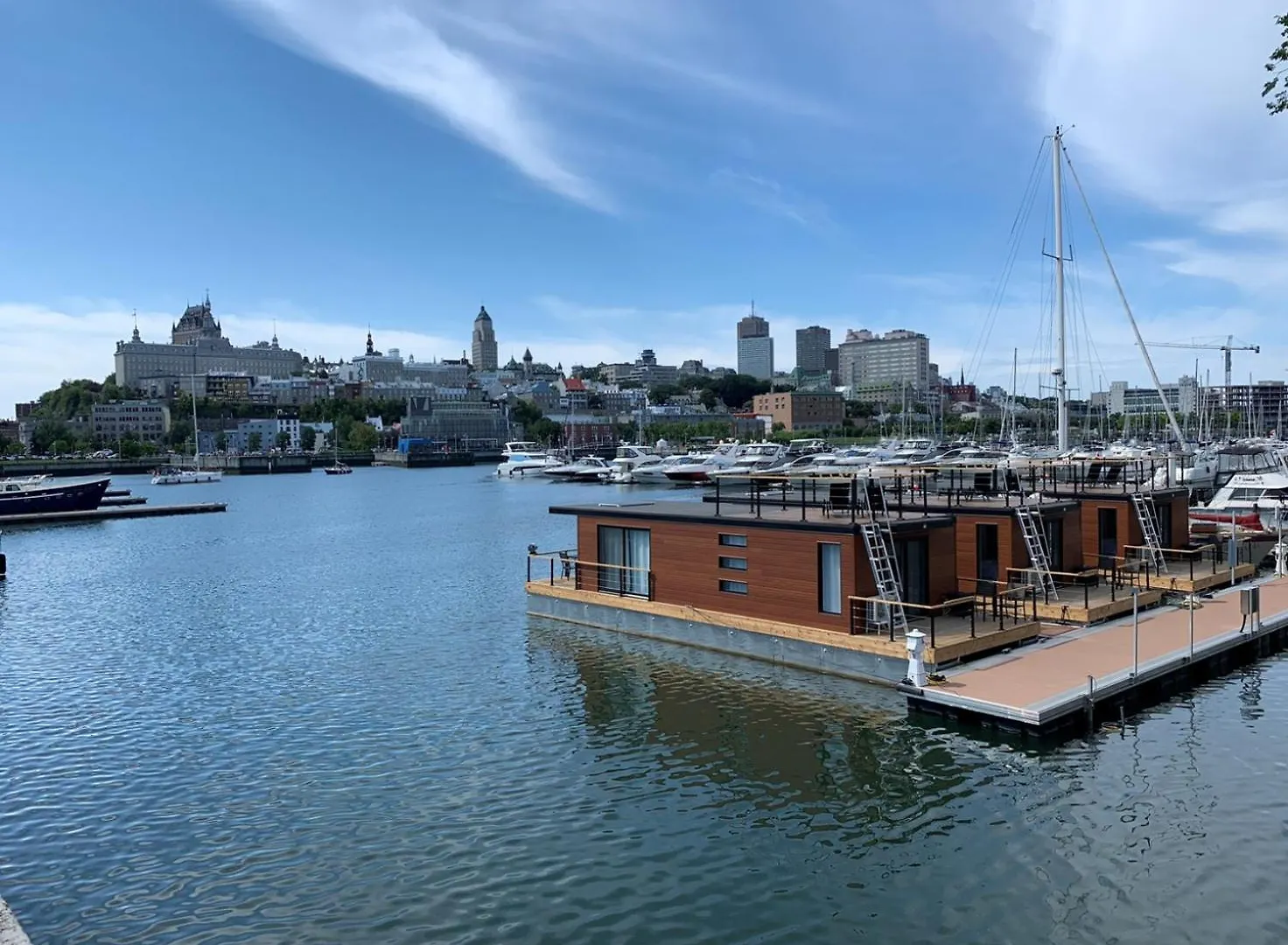 Contacten van Marina Port De Quebec 1 - Maison Flottante